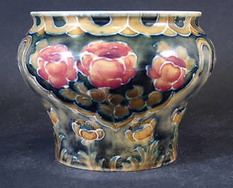 William Moorcroft 1897-1945 . ochrepanelvase3in